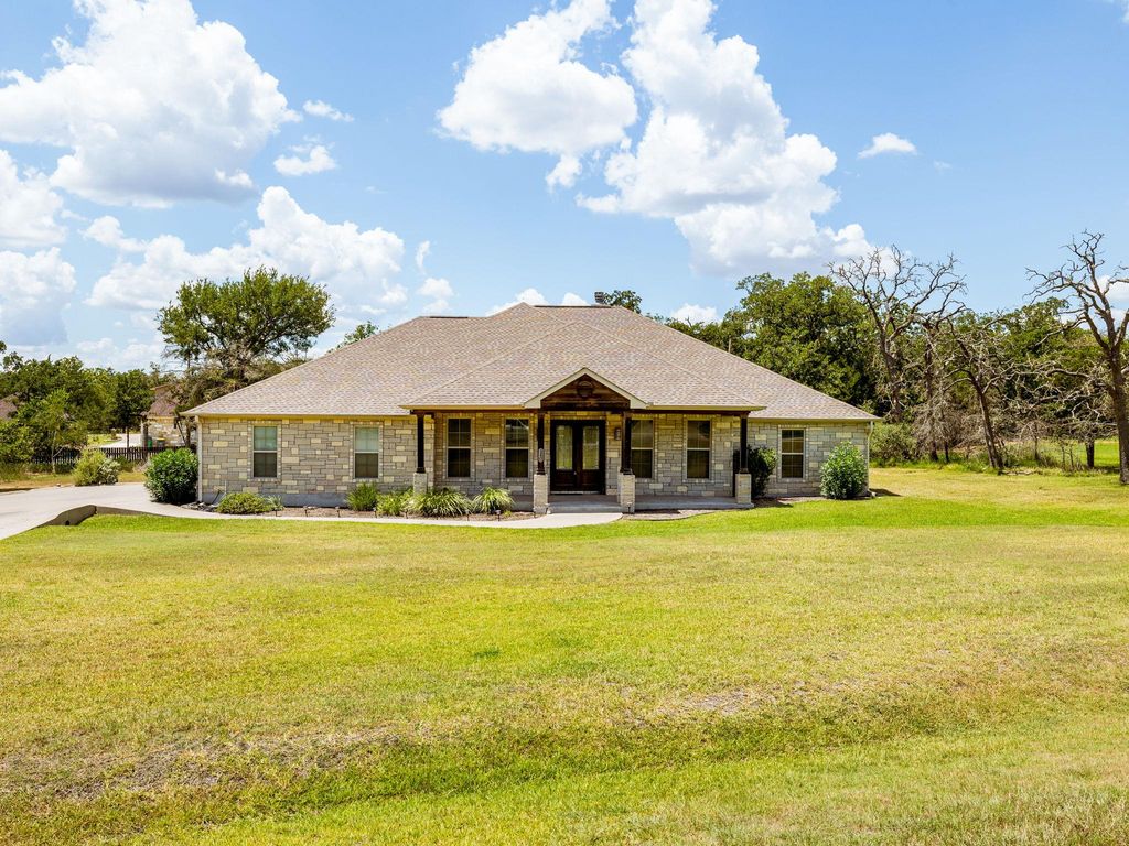 140 Winchester RD, Bastrop, TX 78602