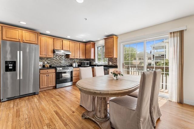 30 Russell St 5, Waltham, MA 02453