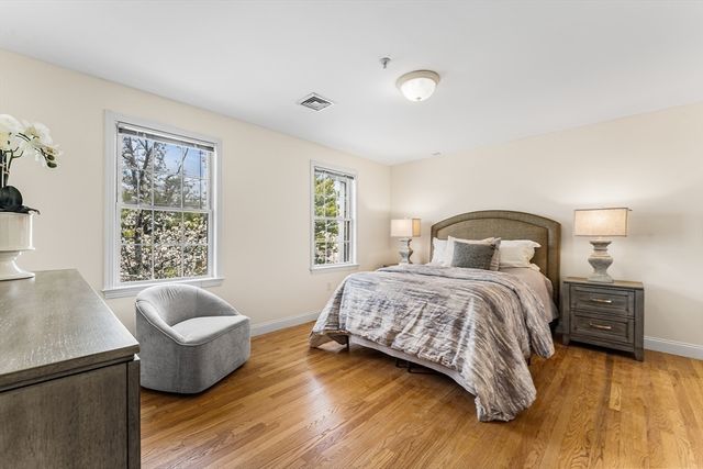 30 Russell St 5, Waltham, MA 02453