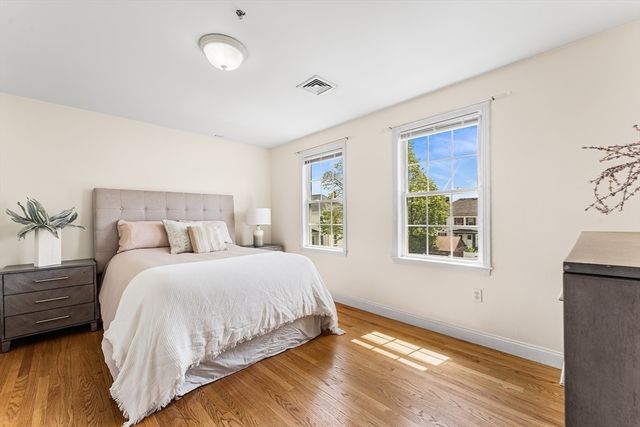 30 Russell St 5, Waltham, MA 02453