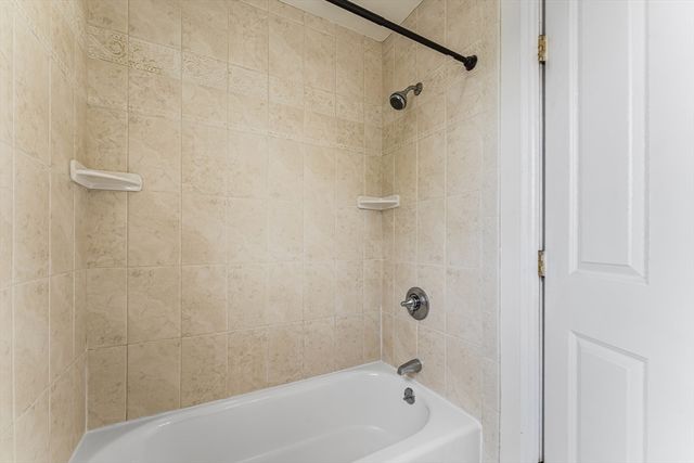 30 Russell St 5, Waltham, MA 02453