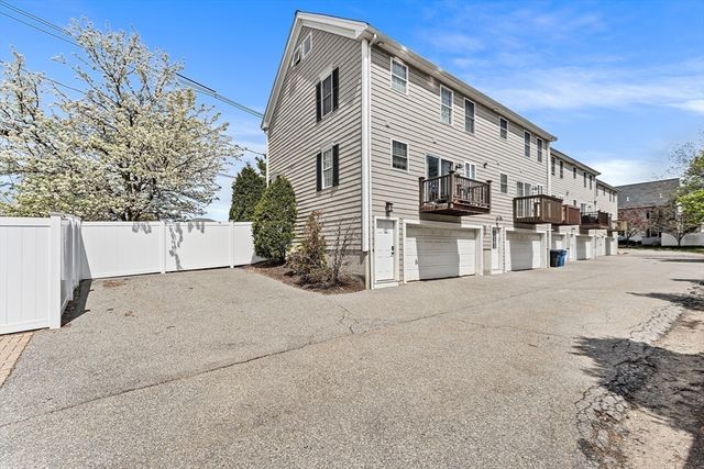 30 Russell St 5, Waltham, MA 02453