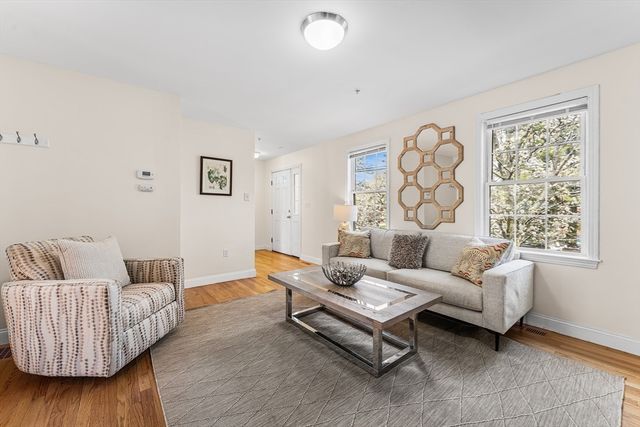 30 Russell St 5, Waltham, MA 02453