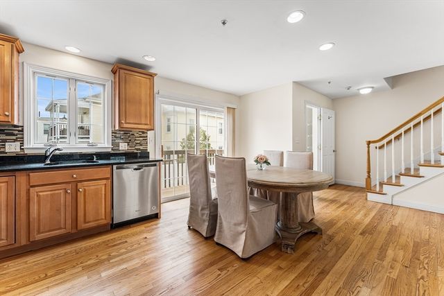 30 Russell St 5, Waltham, MA 02453