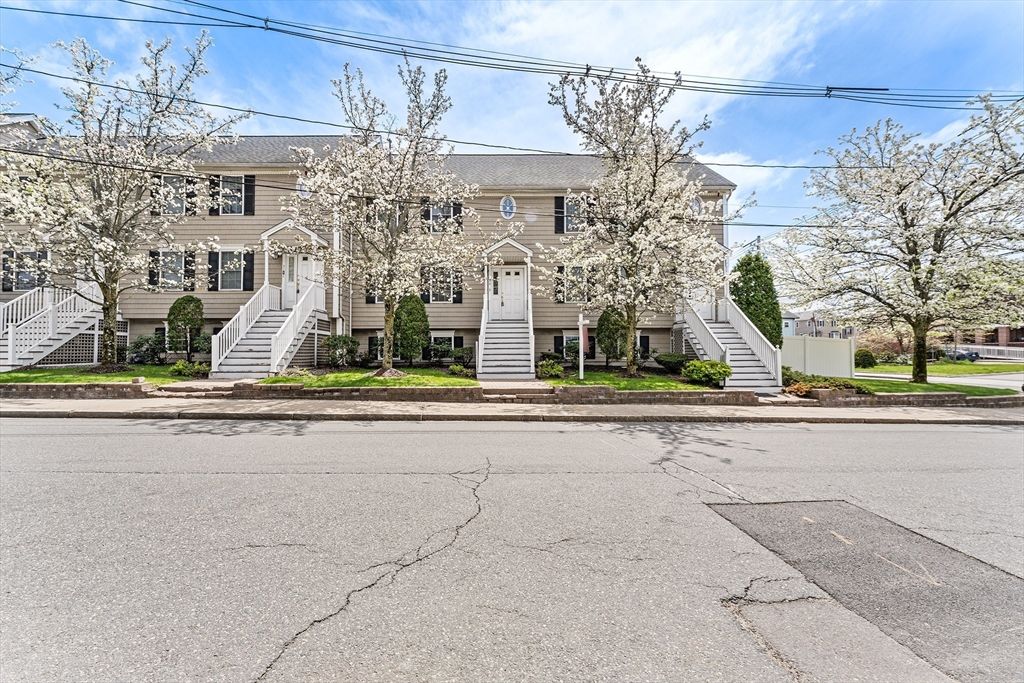 30 Russell St 5, Waltham, MA 02453