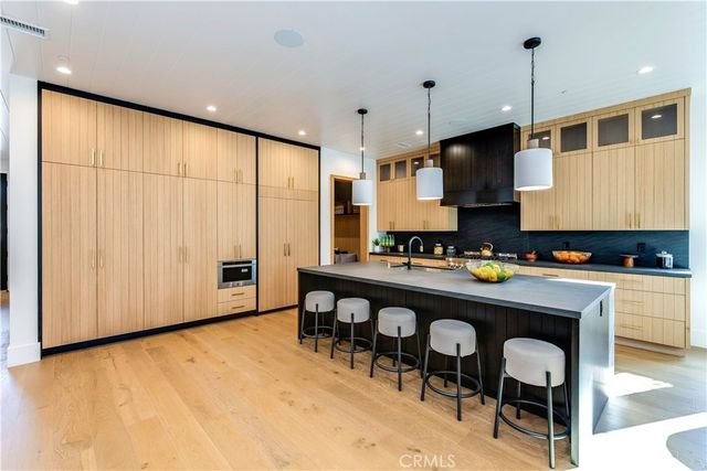 5323 Allott Avenue, Sherman Oaks, CA 91401