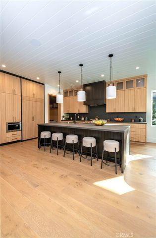 5323 Allott Avenue, Sherman Oaks, CA 91401