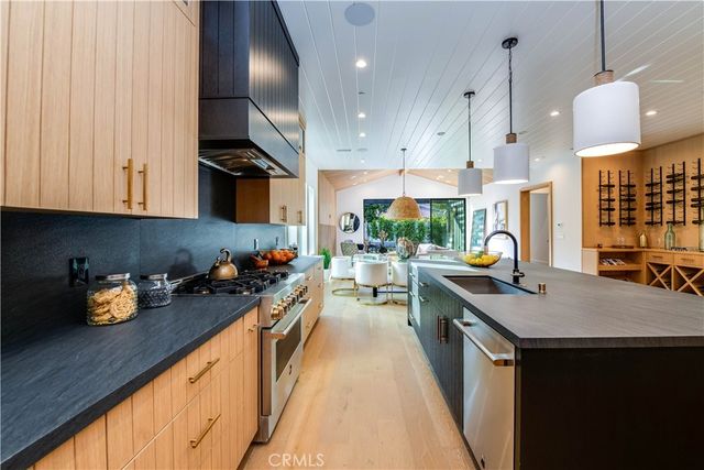 5323 Allott Avenue, Sherman Oaks, CA 91401