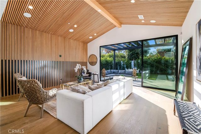 5323 Allott Avenue, Sherman Oaks, CA 91401