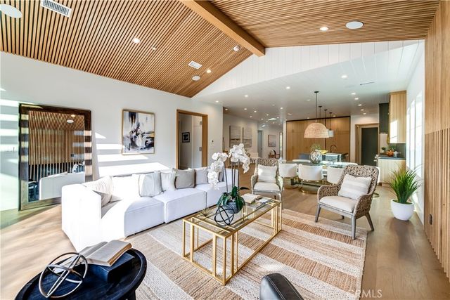 5323 Allott Avenue, Sherman Oaks, CA 91401