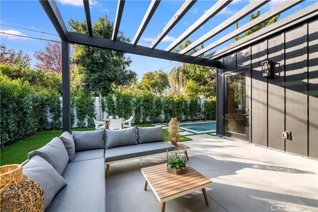 5323 Allott Avenue, Sherman Oaks, CA 91401