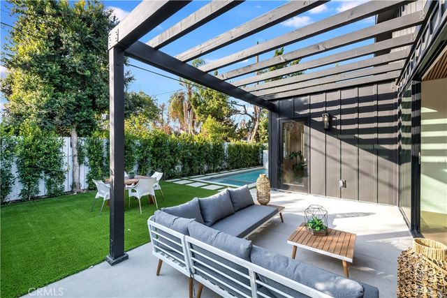 5323 Allott Avenue, Sherman Oaks, CA 91401