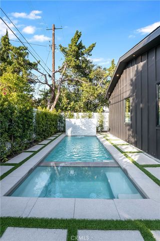 5323 Allott Avenue, Sherman Oaks, CA 91401