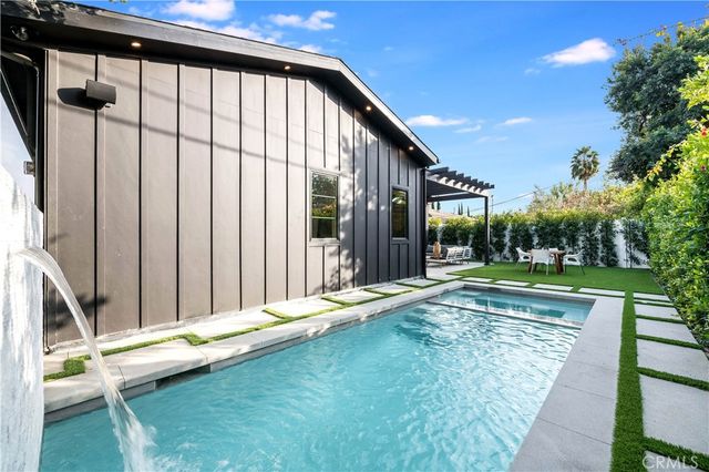 5323 Allott Avenue, Sherman Oaks, CA 91401