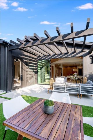 5323 Allott Avenue, Sherman Oaks, CA 91401