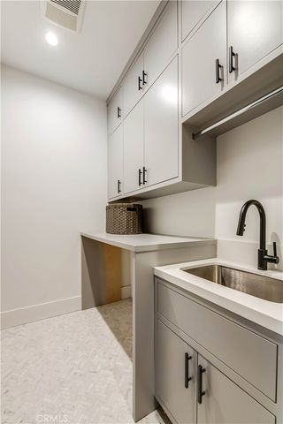 5323 Allott Avenue, Sherman Oaks, CA 91401