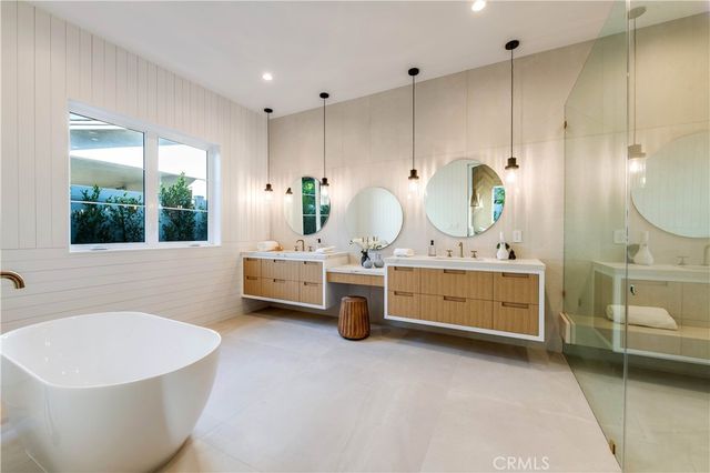 5323 Allott Avenue, Sherman Oaks, CA 91401