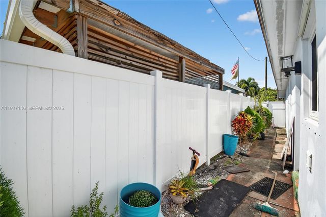 554 NW 46th St 0, Oakland Park, FL 33309