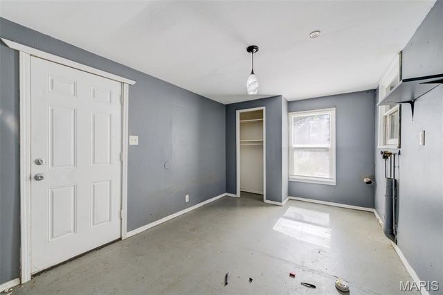 149 Flora Drive, St Louis, MO 63135