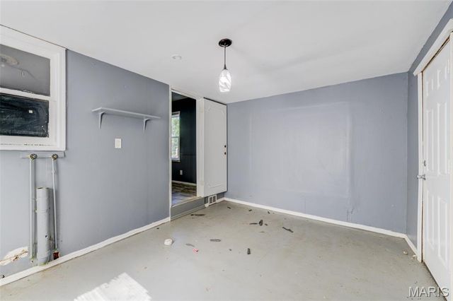 149 Flora Drive, St Louis, MO 63135