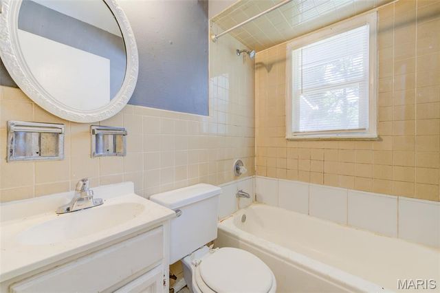 149 Flora Drive, St Louis, MO 63135