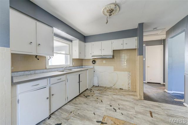 149 Flora Drive, St Louis, MO 63135
