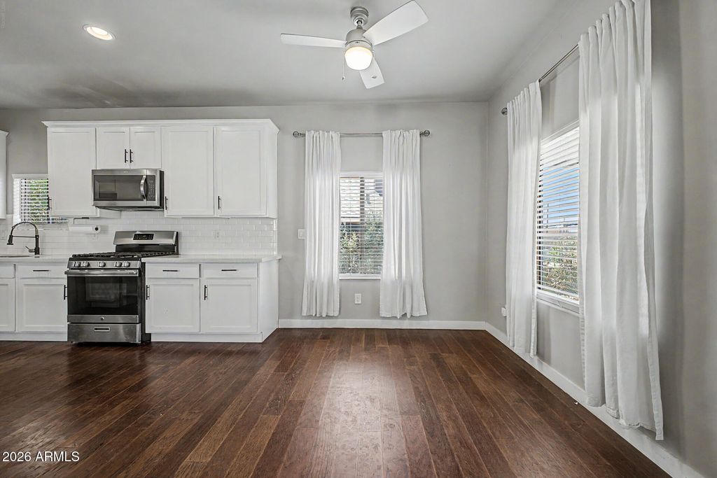 Image 12 of property listing at 1645 W WILLETTA Street, Phoenix, AZ 85007
