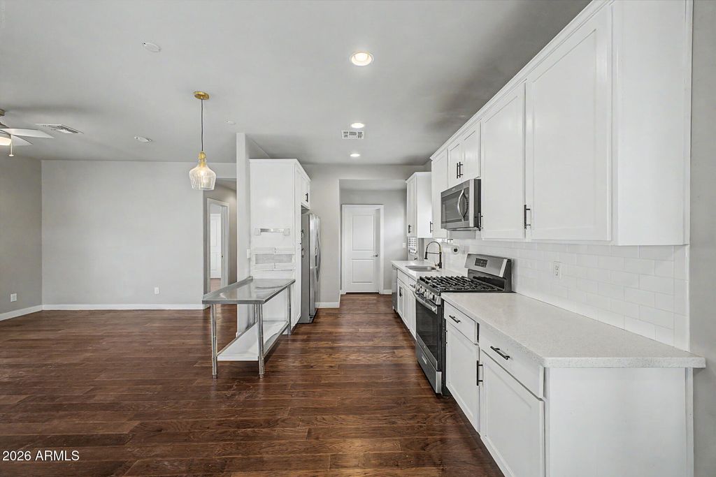 Image 14 of property listing at 1645 W WILLETTA Street, Phoenix, AZ 85007