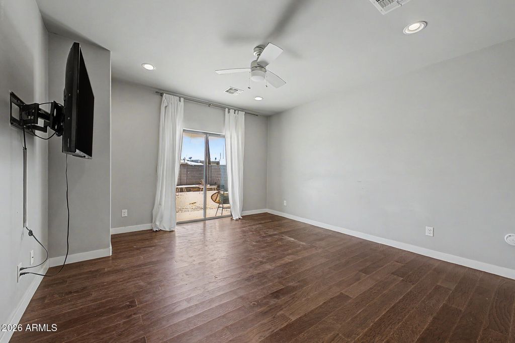 Image 20 of property listing at 1645 W WILLETTA Street, Phoenix, AZ 85007