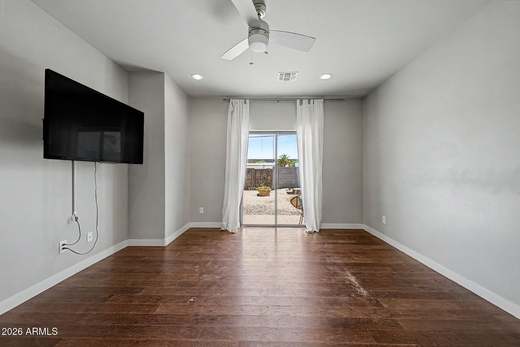 Image 21 of property listing at 1645 W WILLETTA Street, Phoenix, AZ 85007