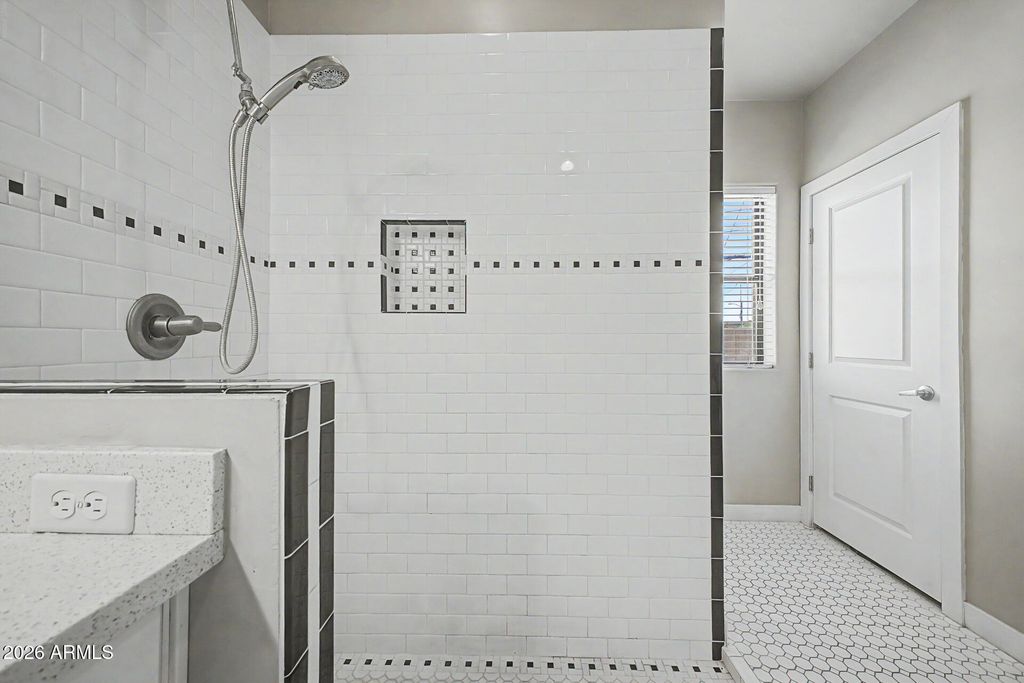 Image 24 of property listing at 1645 W WILLETTA Street, Phoenix, AZ 85007