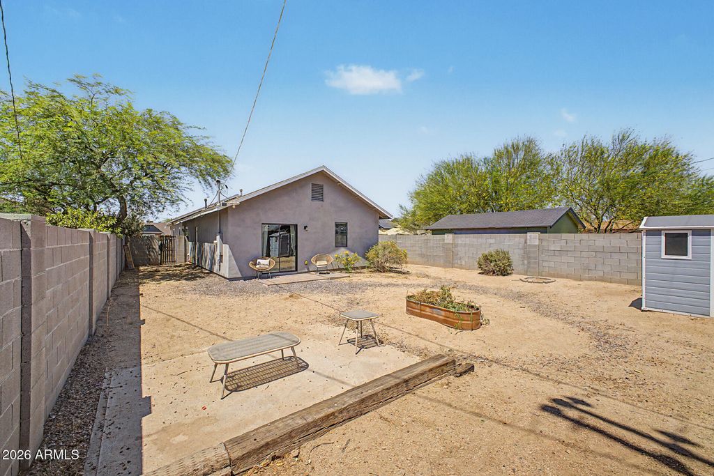 Image 34 of property listing at 1645 W WILLETTA Street, Phoenix, AZ 85007