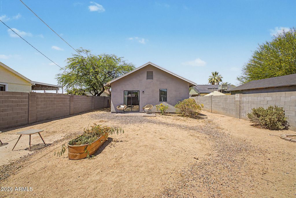 Image 35 of property listing at 1645 W WILLETTA Street, Phoenix, AZ 85007