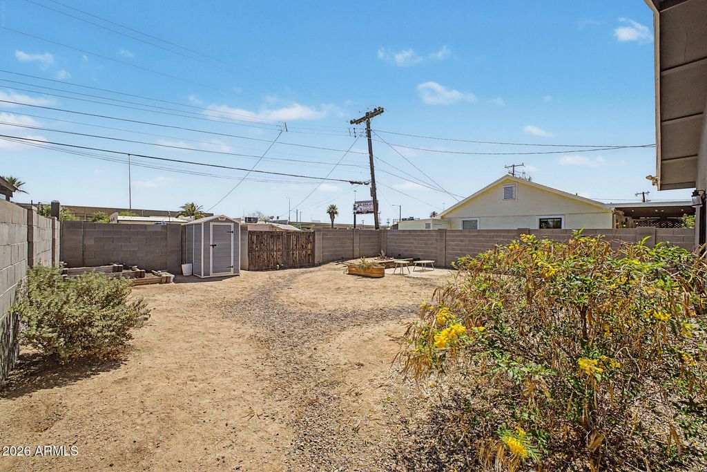 Image 37 of property listing at 1645 W WILLETTA Street, Phoenix, AZ 85007