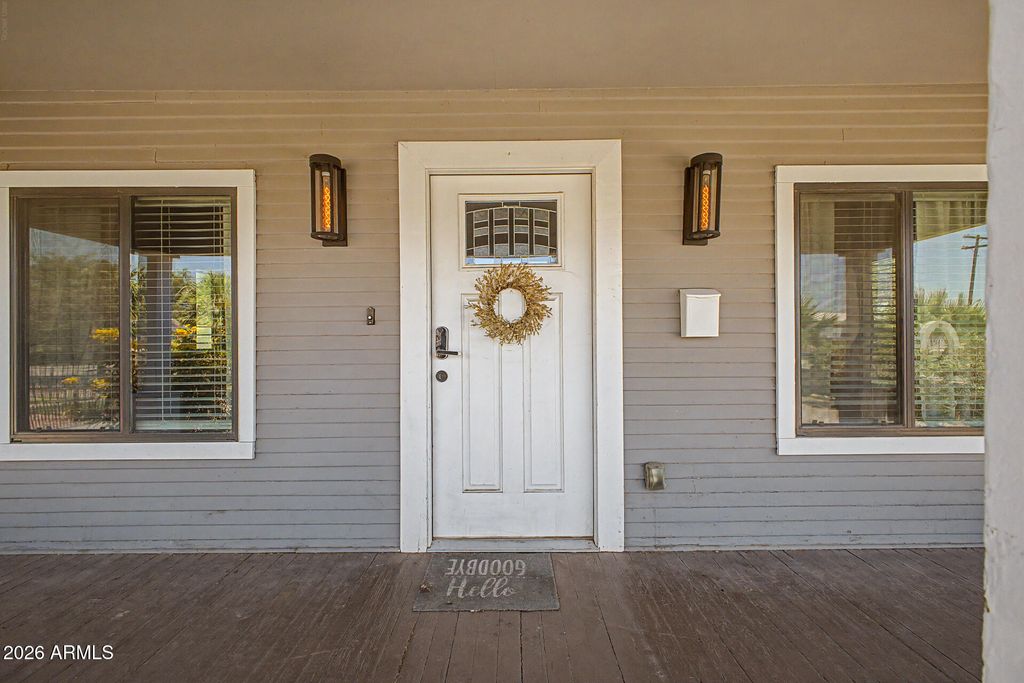 Image 5 of property listing at 1645 W WILLETTA Street, Phoenix, AZ 85007