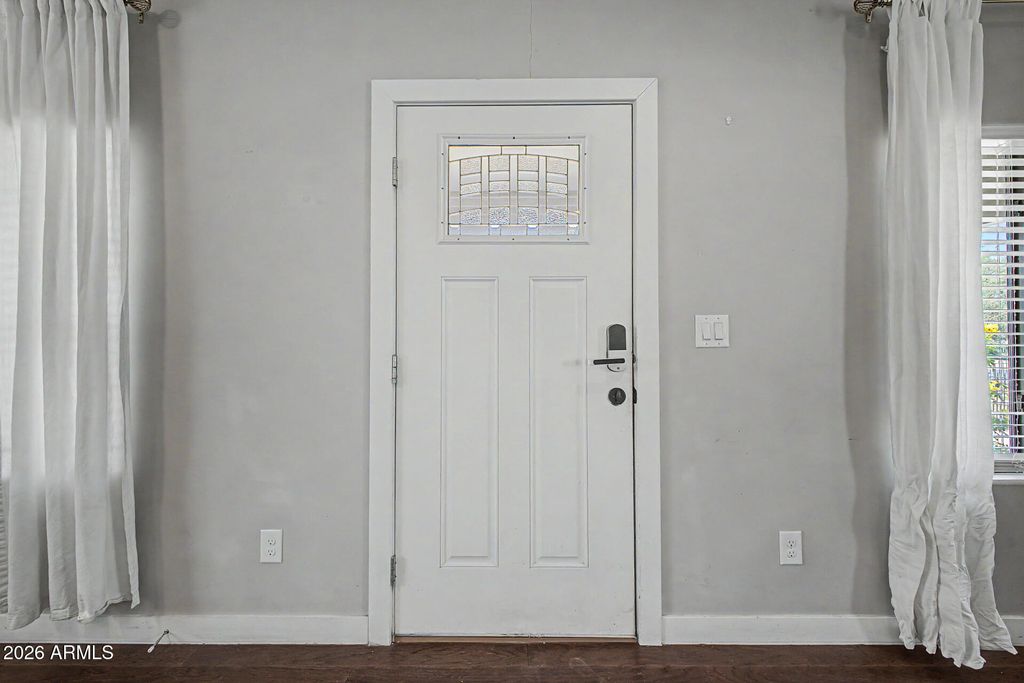 Image 7 of property listing at 1645 W WILLETTA Street, Phoenix, AZ 85007