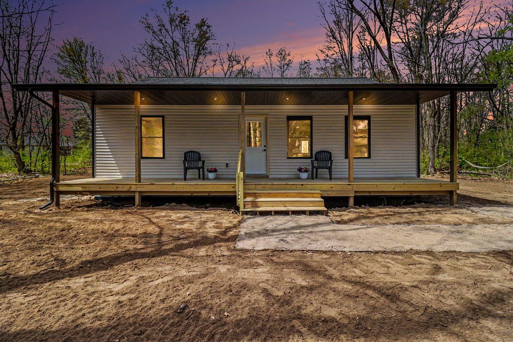 589 S Green Street, White Cloud, MI 49349