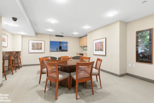 250 E 30th St Apt 3C, New York City, NY 10016