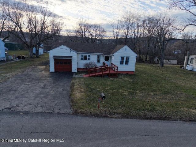 50 Kings Road, Coxsackie, NY 12051