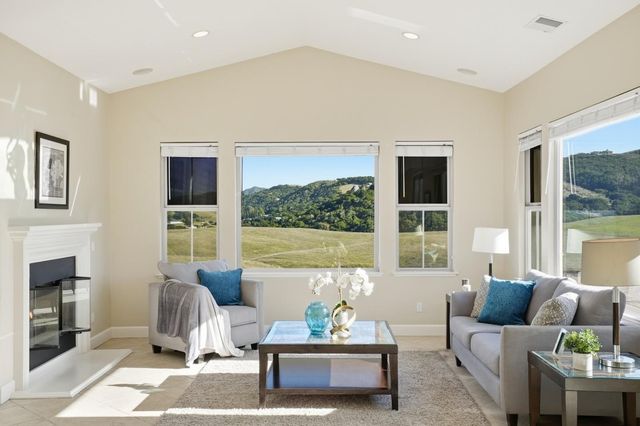 979 Via Rodriguez, San Juan Bautista, CA 95045