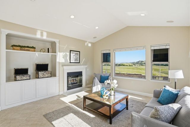 979 Via Rodriguez, San Juan Bautista, CA 95045