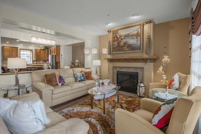 1691 Village Trail E 7, Maplewood, MN 55109