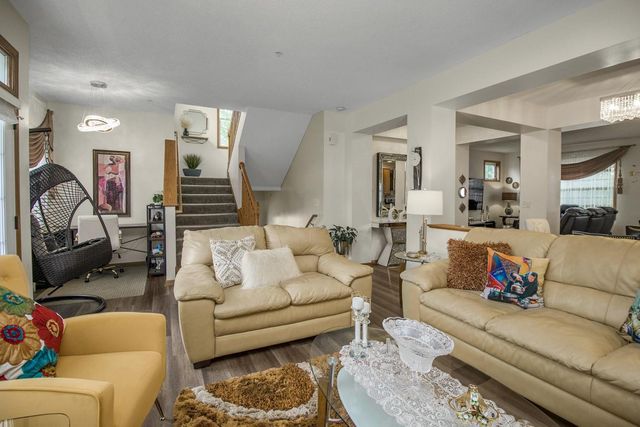 1691 Village Trail E 7, Maplewood, MN 55109