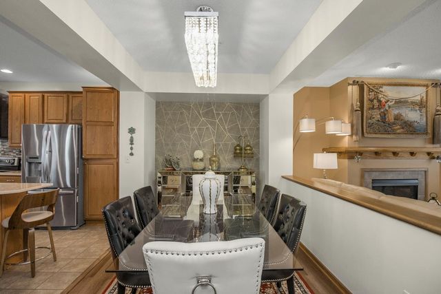 1691 Village Trail E 7, Maplewood, MN 55109