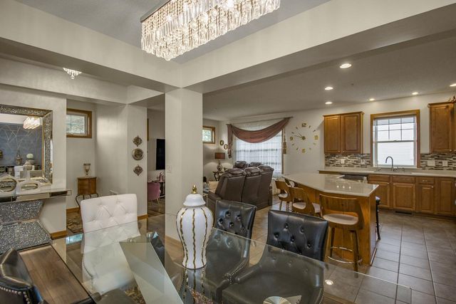 1691 Village Trail E 7, Maplewood, MN 55109