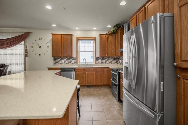 1691 Village Trail E 7, Maplewood, MN 55109