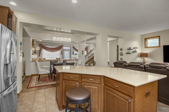 1691 Village Trail E 7, Maplewood, MN 55109