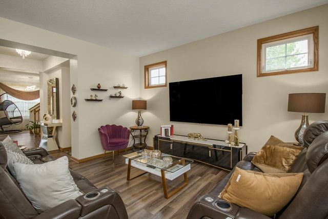 1691 Village Trail E 7, Maplewood, MN 55109