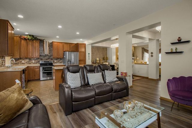 1691 Village Trail E 7, Maplewood, MN 55109