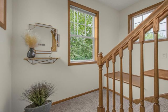 1691 Village Trail E 7, Maplewood, MN 55109
